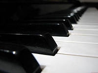 Лети душа за звуками рояля