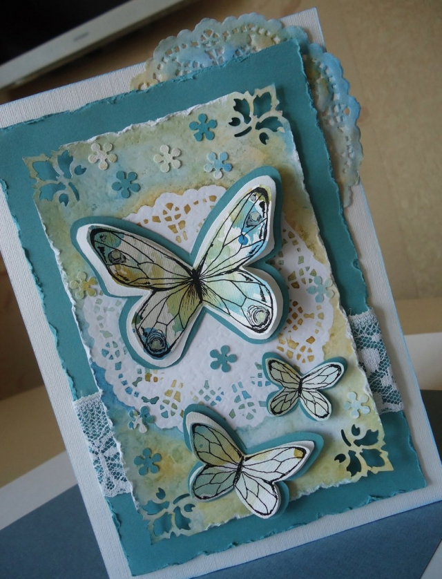 Бирюзовая открытка с бабочками